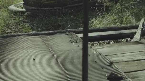 Câmera Sobe Para Revelar Ferrugem Dodgem Carro Pripyat Chernobyl Graded — Vídeo de Stock