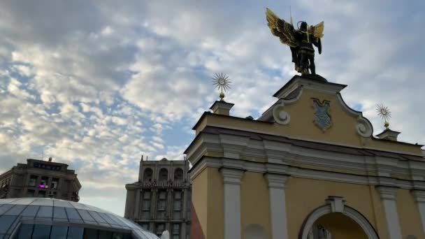 Luta Ner Lyadsky Gate Med Globus Köpcentrum Och Kozatskiy Hotel — Stockvideo