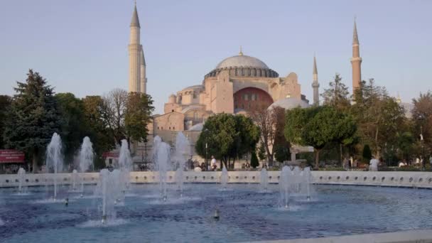 Wieczór Niski Klip Środkowy Fontanny Przed Meczetem Hagia Sophia Istanbulu — Wideo stockowe