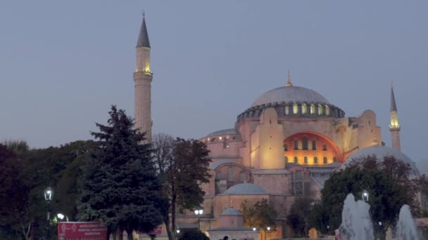 Krásná Modrá Hodina Střední Klip Hagia Sophia Fontánami Popředí Světla — Stock video