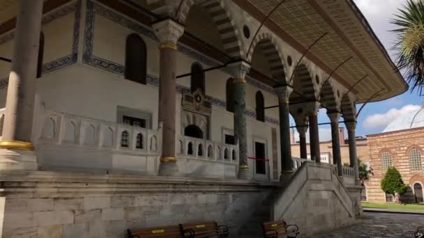 伊斯坦布尔Topkapi宫从请愿室到Ahmed图书馆的泛 — 图库视频影像