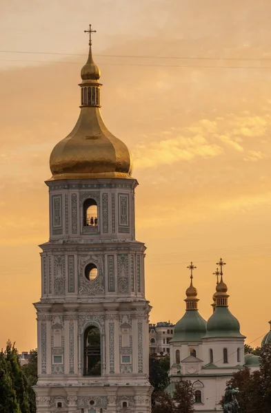 Spire Cathédrale Sofia Coucher Soleil Kiev Deux Personnes Sont Sommet — Photo