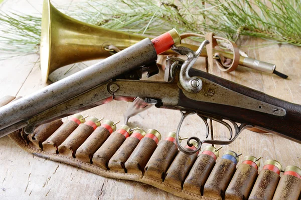 Vintage κυνήγι όπλο και εξοπλισμός κυνηγιού — Φωτογραφία Αρχείου