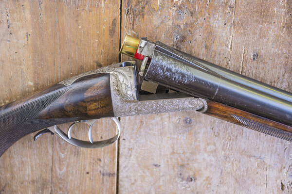Hunting rifle with shotgun shell