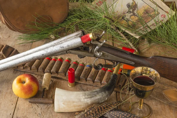 Pistola de caça e equipamento de caça — Fotografia de Stock