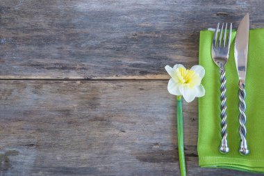 Paskalya bayramı yemeği için şenlikli bir yer. Güzel demirhane.