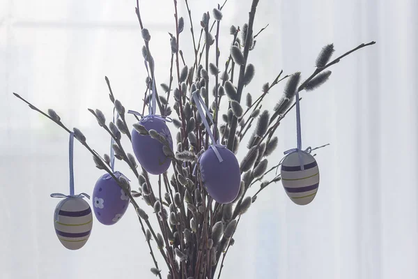 Вітальна Листівка Великдень Вербові Гілки Кицьками Прикрашені Великодніми Яйцями — стокове фото