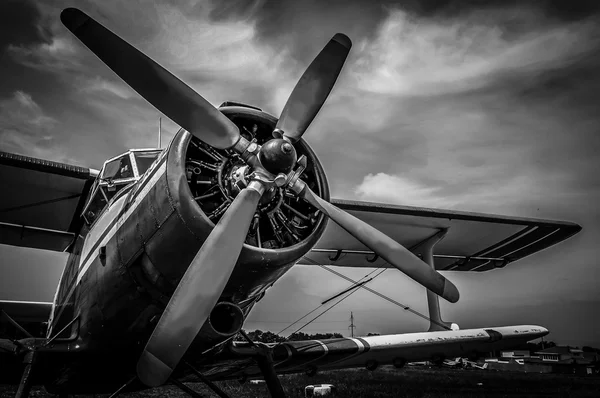 Oude fantastische vliegtuig — Stockfoto