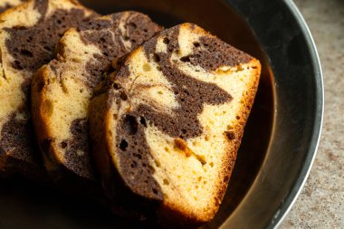 Güzel desenli mermer bir kere dilimlendiğinde doğal ışık altında büyüleyici bir doku sunar..