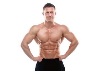 Beyaz backgroun güçlü atletik adam