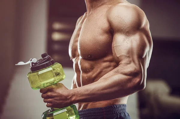 Homem Fitness Ginásio Beber Água Após Treino Fitness Musculação Fundo — Fotografia de Stock