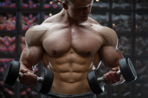 Hombre Fitness Bombeando Los Músculos Del Brazo Entrenamiento Fitness Culturismo — Foto de Stock