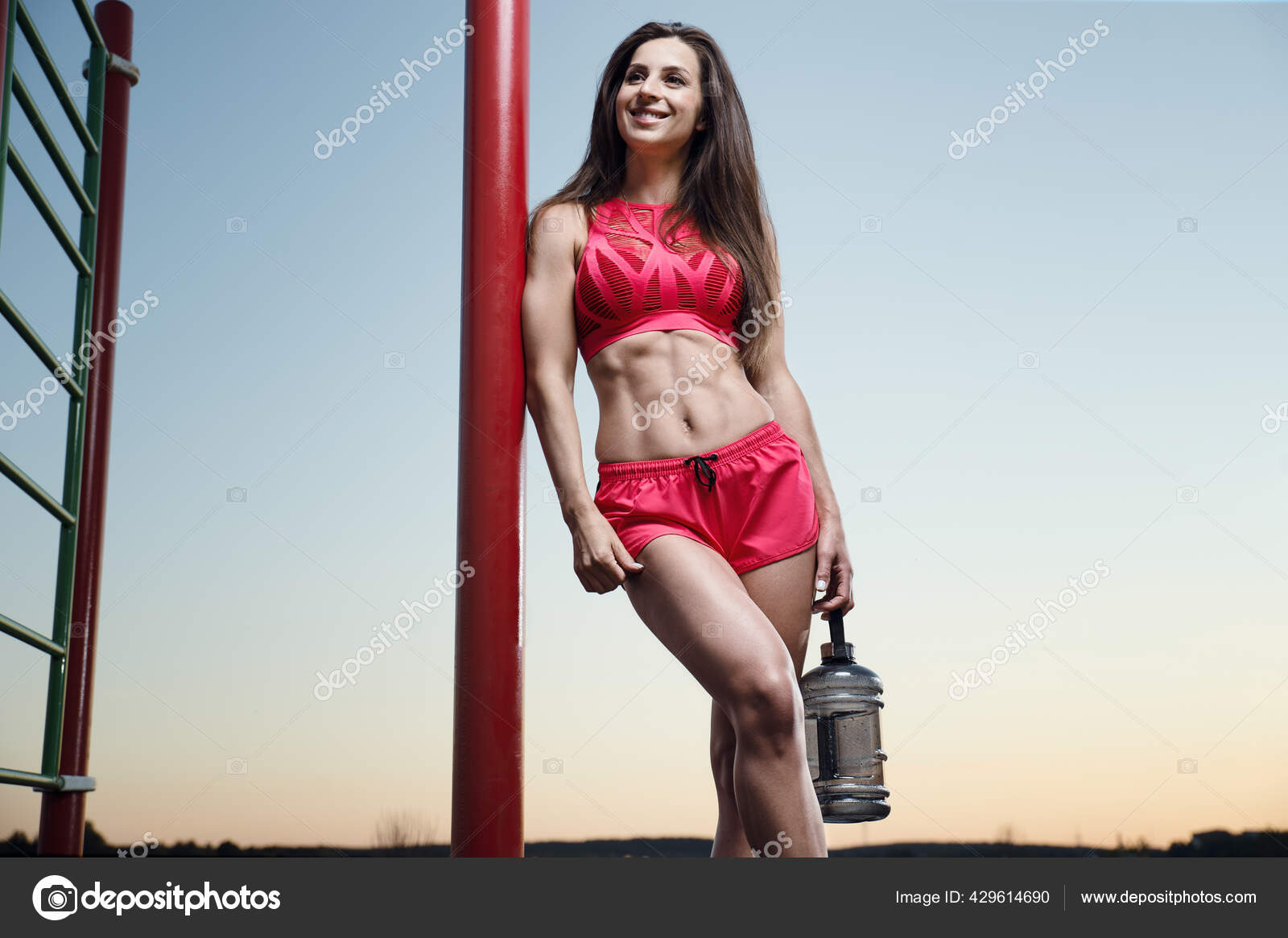 Outdoor Sport Beautiful Strong Sexy Athletic Muscular Young Caucasian  Fitness Woman Workout Training In The Gym On Diet Pumping Up Abs Muscles  And Posing Bodybuilding Health Care And Fitness Body Bar Concept
