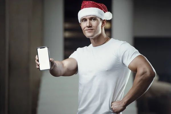 Hombre Fitness Con Traje Sombrero Santa Claus Gimnasio Con Teléfono — Foto de Stock