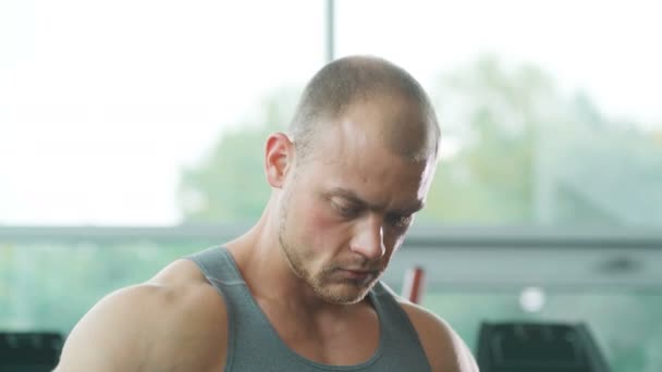 Een Close Portret Van Een Knappe Man Sportschool Sterke Bodybuilder — Stockvideo