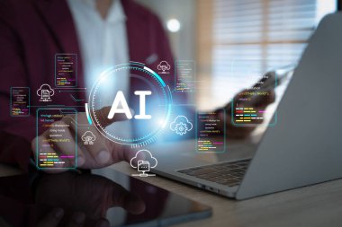 AI kodlama çözümleri otomatik yazılım geliştirme ve çeşitli görevleri yardımcı olur.