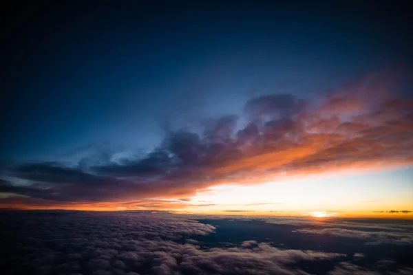 uçaktan görülen gün batımı