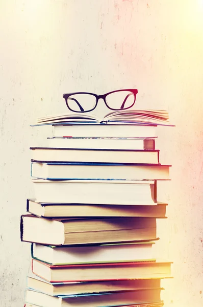 Books and eyeglasses — Stock Photo, Image