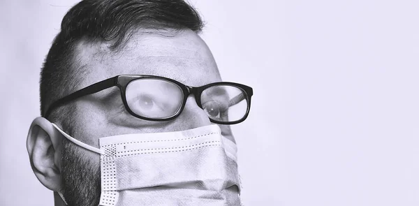 Gegoten Glazen Ongemak Ervaren Het Dragen Van Een Gezichtsmasker — Stockfoto