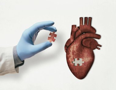 Yapbozun kayıp parçasıyla insan kalbi ve doktor eli çizimi. Kalp tedavisi kavramı.