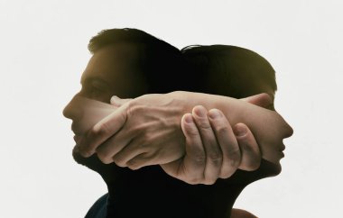 Kadın ve erkeğin silueti ile çoklu pozlama ve elleri birbirine bağlıdır. Görüntü. Aşk ilişkisi kavramı, birlik, ayrılık..