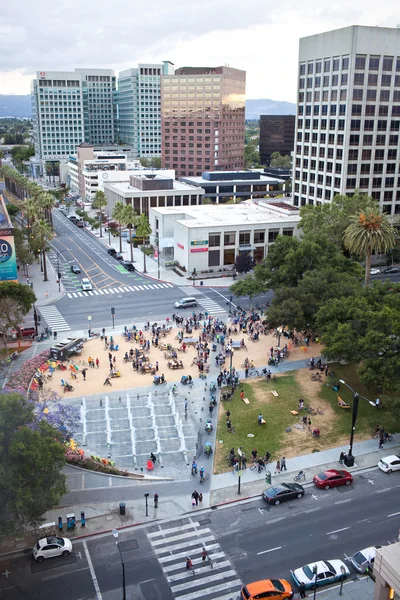 Downtown San Jose bir parkta bisikletçiler toplamak