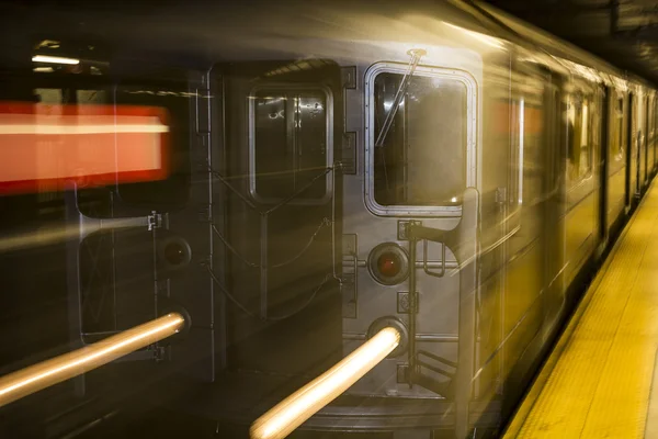 New York City tunnelbanan tåghastighet — Stockfoto