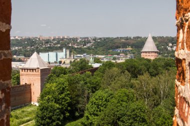 Duvarlar ve Smolensk kuleleri.