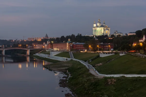 Smolensk, Rusya katedral manzarası. Akşam.