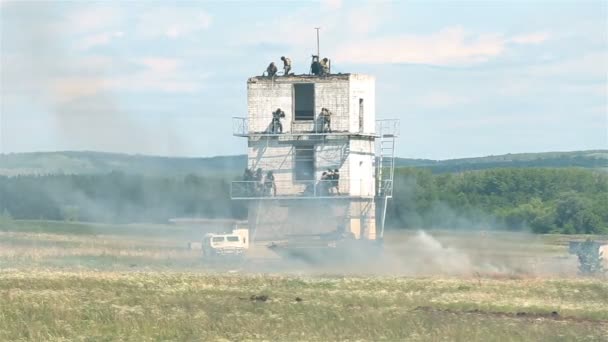 Edificio d'assalto di forze speciali con granate — Video Stock