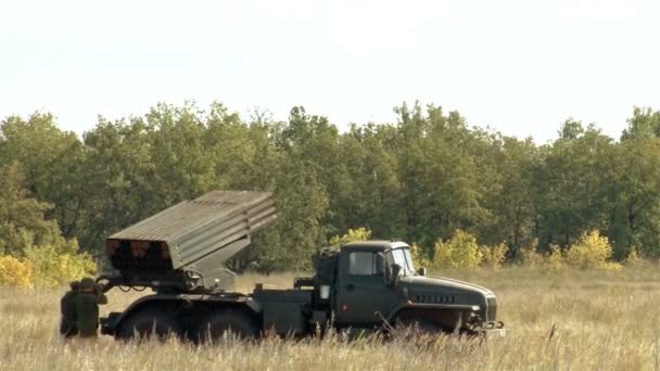 Russian rocket launch system Grad shoots — Stock Video