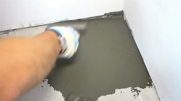 Крупним планом знімок укладання плитки на підлогу — стокове відео