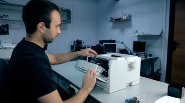 Orta çekim işçi onarım elektronik malzeme