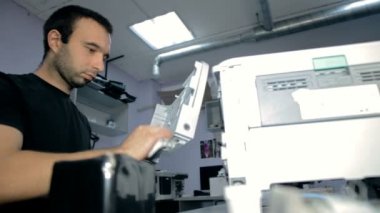 Orta çekim işçi onarım elektronik malzeme