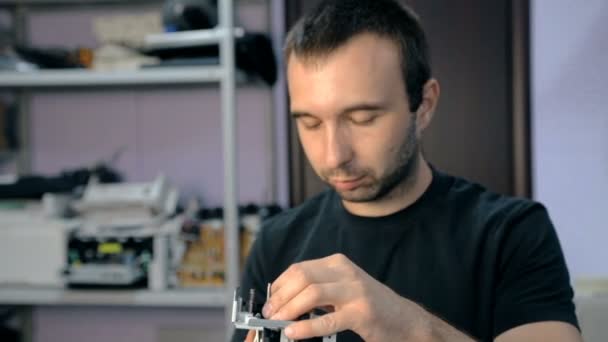 Mid shot Worker repairs electronic stuff — Stock Video