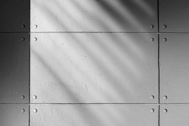 Gölge dokulu gri beton duvar