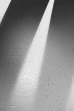 Gölge dokulu gri beton duvar