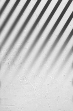 Gölge dokulu gri beton duvar