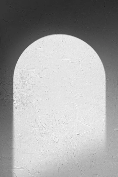 Серая бетонная стена с теневой текстурой — стоковое фото