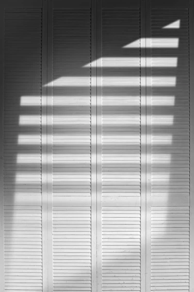 Parede de madeira cinza com textura de sombra — Fotografia de Stock