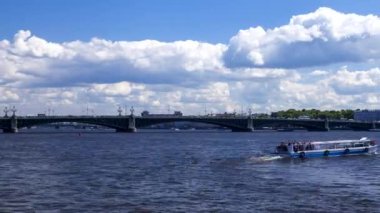  araç ve makine nehir ve köprü üzerinde Rating