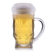 orosená sklenice lehkého piva izolovaných na bílém pozadí