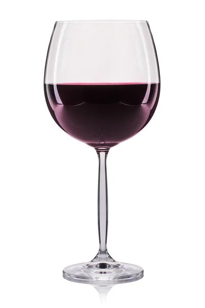Rotwein in einem Glas isoliert auf weißem Hintergrund — Stockfoto