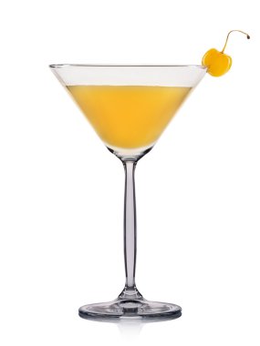 Beyaz arka plan üzerinde izole sarı martini kokteyl