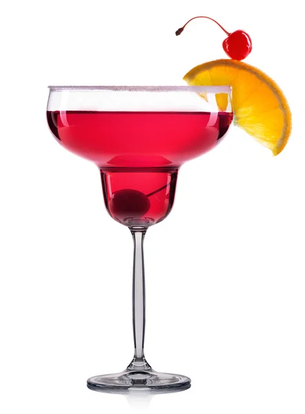 Cocktail rouge en verre margarita isolé sur fond blanc — Photo