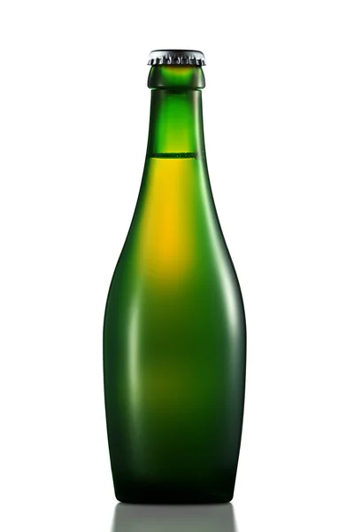 Пляшка темного пива з відсічним контуром ізольована на білому — стокове фото