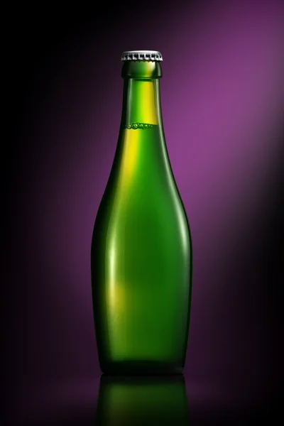 Flasche Bier oder Apfelwein isoliert auf violettem Hintergrund — Stockfoto