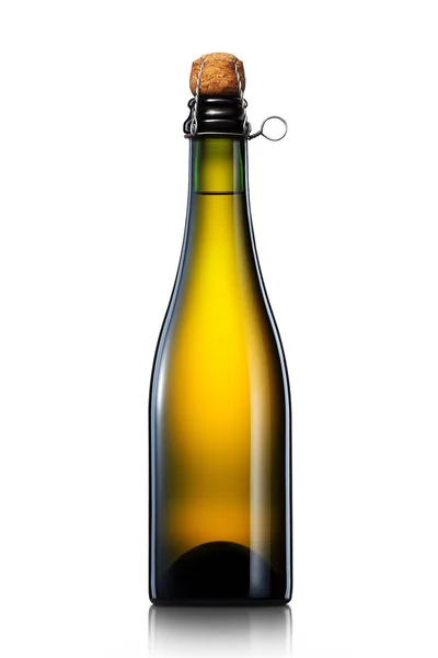 Bouteille de bière, cidre ou champagne isolé sur fond blanc — Photo