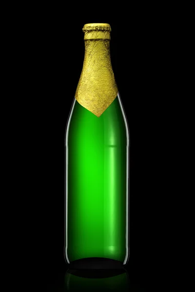 Botella de cerveza con lámina dorada aislada sobre fondo negro —  Fotos de Stock
