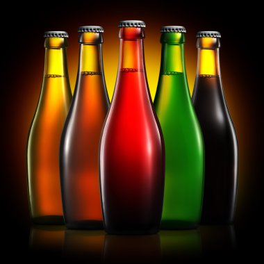 Siyah arka plan üzerine izole bira şişeleri kümesi